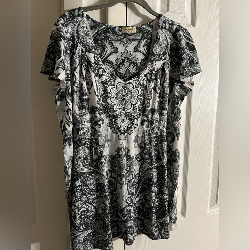 ONE WORLD Black and White Paisley Top